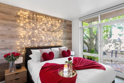 Romantic Retreat With Garden - Accommodation Georgetown 0