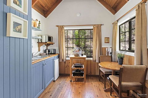 Romantic Tricklebeck Spa Cottage - Accommodation Georgetown 3