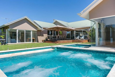 Royadie Resort - Pool Spa Tennis 500m To Beach - Accommodation Georgetown 0