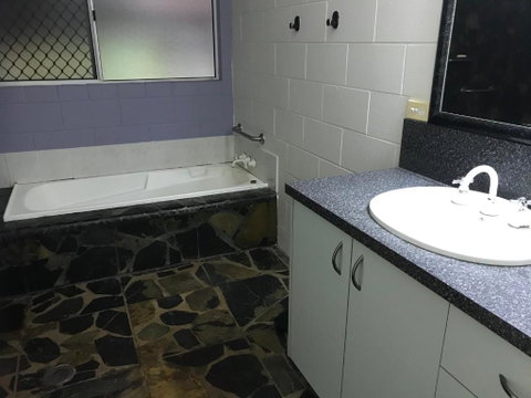 Royal Palm Cottage, Entire Two Bedroom 2 Bathroom House With Pool - Accommodation Georgetown 3