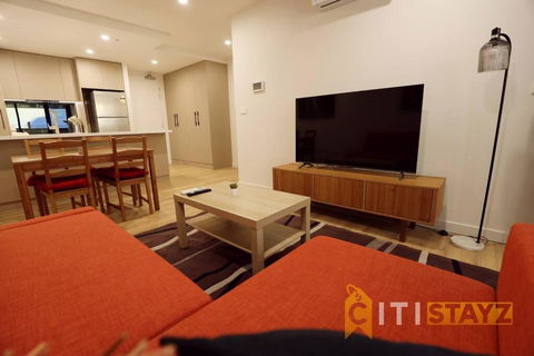 Ruby Red, 1Bd 1Bth Apt - Woden CBD - Accommodation Georgetown 3