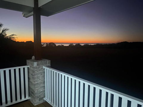 Rules Beach House QLD 4674- Opt 2 - 3BDR Unit, 2BR - Accommodation Georgetown 3