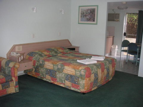 Runaway Bay Motor Inn - Accommodation Georgetown 3