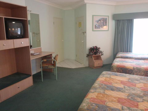 Runaway Bay Motor Inn - Accommodation Georgetown 2