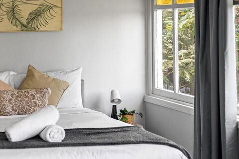 Rustic Grand Double Room - Centrally Located - Accommodation Georgetown 2