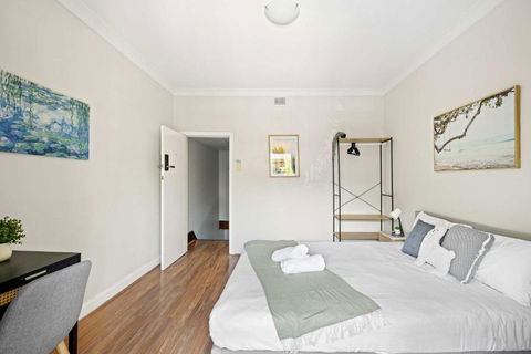 Rustic Queen Room In Glebe - Next To USYD - Shared Bathroom - Accommodation Georgetown 0