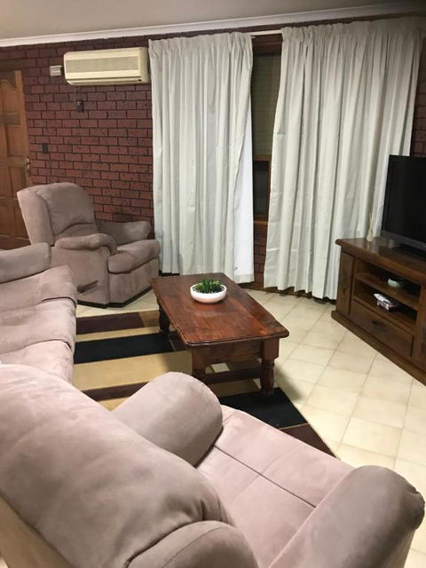 SA House - Accommodation Georgetown 3