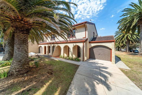 Sage By The Sea - WiFi, BBQ, Beach, Art - Accommodation Georgetown 3