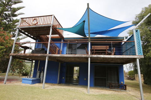 Sail House Overlooking Lancelins Main Park - Accommodation Georgetown 0