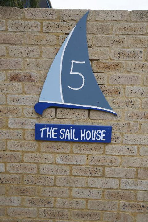 Sail House Overlooking Lancelins Main Park - Accommodation Georgetown 2