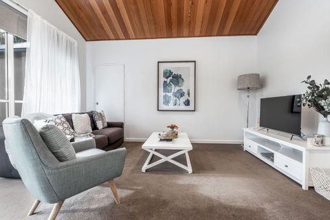 Sails Five Inverloch - Accommodation Georgetown 0