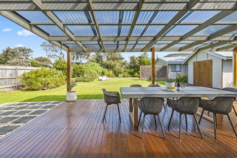 Salt Air Beach Retreat - 280m Walk To Foreshore, Check Out 5pm Sunday! - Accommodation Georgetown 2
