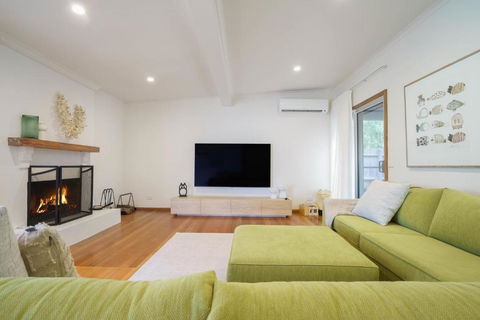 Salt Air Beach Retreat - 280m Walk To Foreshore, Check Out 5pm Sunday! - Accommodation Georgetown 3