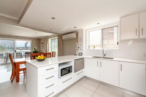 Saltwater Villas - Pet Friendly Accommodation - Accommodation Georgetown 3
