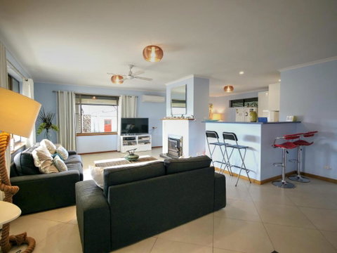 Salty Air Apartments Kingscote Kangaroo Island - Accommodation Georgetown 3