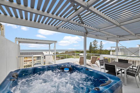 Salty Breeze - Rooftop Terrace & Jacuzzi - Accommodation Georgetown 0