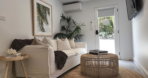 SALTY PALMS -Seaside Studio Apartment - Accommodation Georgetown 3