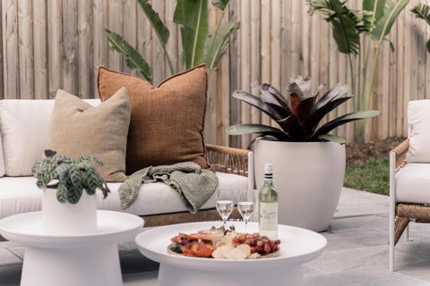 SALTY PALMS On HENLEY -THREE - Accommodation Georgetown 1