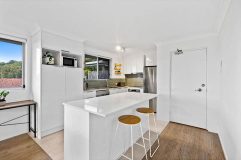 Salty Sea Breeze Apartment 500m To Waters Edge - Accommodation Georgetown 1