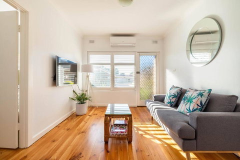 Sams Henley Beach Garden Unit - Accommodation Georgetown 0