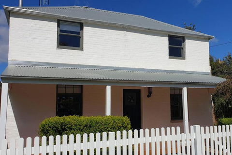 Samuels Cottage C1860 - In The Heart Of Mudgee - Accommodation Georgetown 0