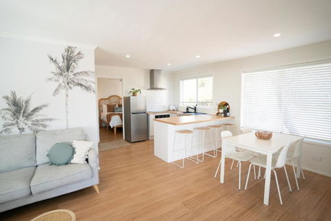 Sanbis Cabin - Hidden Boutique Retreat, Sea Views - Accommodation Georgetown 2
