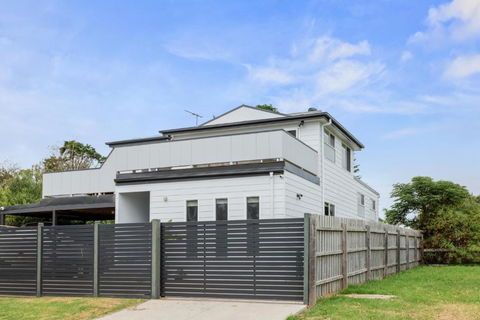 Sanctuary Lodge By Ready Set Stay - BYO LINEN & TOWELS - Accommodation Georgetown 2