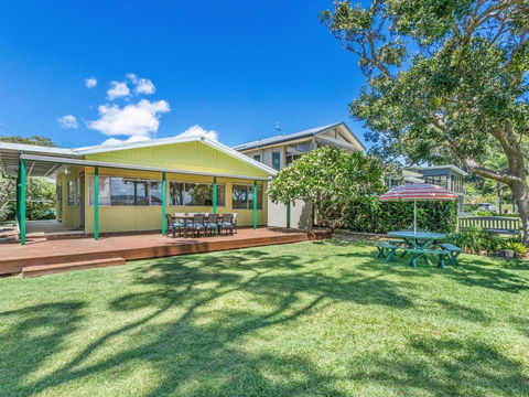 Sandy Shores 18 Corlette Point Road - Accommodation Georgetown 2