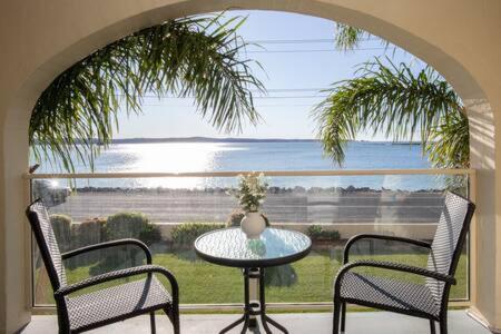 Seafront Getaway Studio, Great Location With Pool - Accommodation Georgetown 0