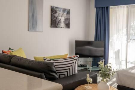 Seafront Getaway Studio, Great Location With Pool - Accommodation Georgetown 1
