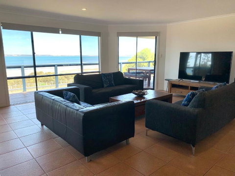 Sandcastle - A Esplanade Place, Stunning Views - Accommodation Georgetown 1