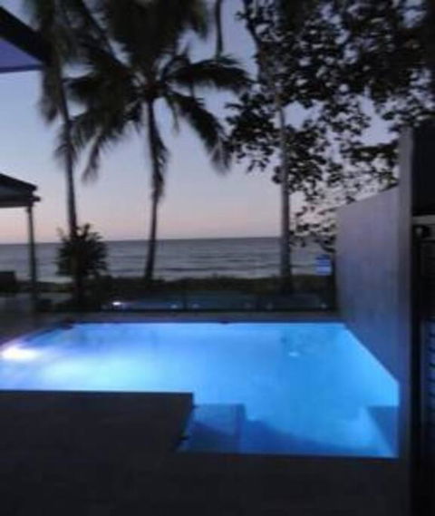 Sandcastle Retreat - Absolute Cairns Beachfront - Accommodation Georgetown 1