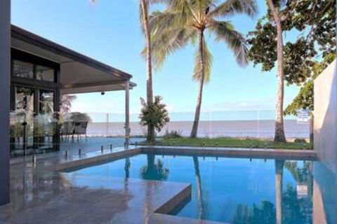 Sandcastle Retreat - Absolute Cairns Beachfront - Accommodation Georgetown 0