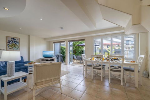 Sandcastles 4 -8 Ala Moana Way - Accommodation Georgetown 1