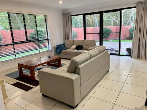 Sandstone Point Sleeps 10, 4-bedroom Home - Accommodation Georgetown 0