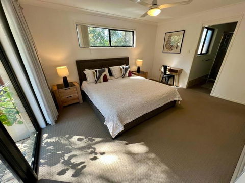 Sandstone Point Sleeps 10, 4-bedroom Home - Accommodation Georgetown 3