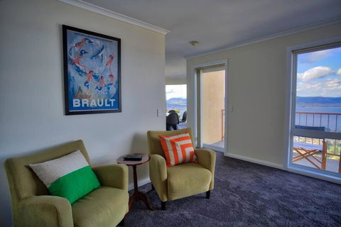 Sandy Bay Townhouse - Accommodation Georgetown 1