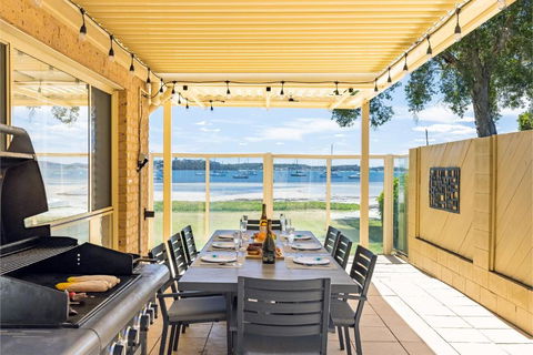 Sandy Beach House Corlette Unit 1 Waterfront WI-FI Aircon - Accommodation Georgetown 3