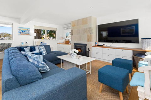 SANTORINI BEACH HOUSE SAFETY BEACH - Accommodation Georgetown 1