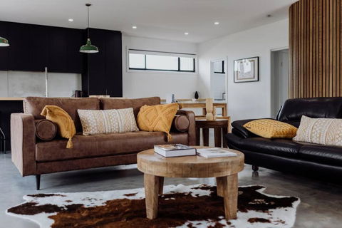Scandi At Stieglitz Sleeps 6 Modern & Stylish - Accommodation Georgetown 0