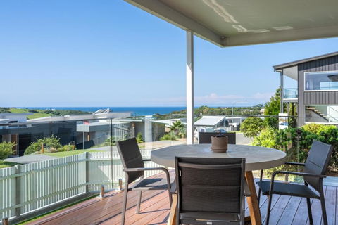 Sea&Country Kiama-Stunning Views-Relaxing-Spacious-Deck-EVC - Accommodation Georgetown 0
