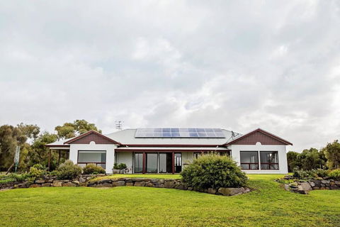 Sea Breeze - Spacious Home With Lovely Ocean Views - Accommodation Georgetown 0