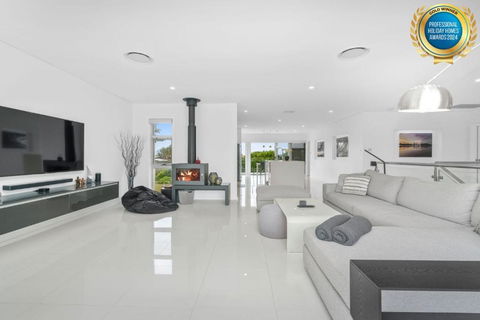 Sea La Vie - Pet Friendly With Fireplace And Swimming Pool & Spa - Accommodation Georgetown 1