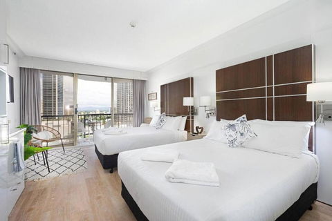 Sea Views At Central Surfers With Spa And Balcony - Accommodation Georgetown 1