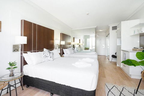Sea Views At Central Surfers With Spa And Balcony - Accommodation Georgetown 2