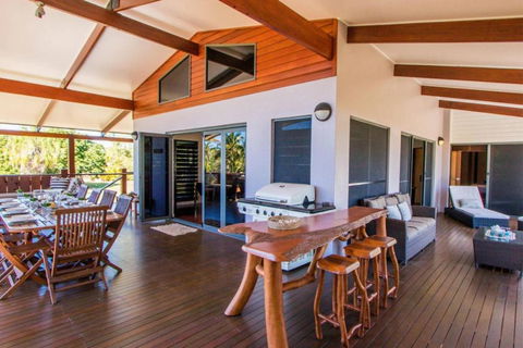 Seabreeze - 5 BR - 1 Min To Beach - Accommodation Georgetown 2