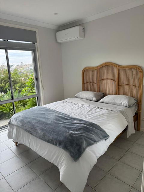 Seabreeze Escape - Ocean Views, Walk To Terrigal - Accommodation Georgetown 2