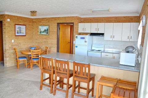 Seacrest Unit 1 - Bring Your Own Linen. - Accommodation Georgetown 2