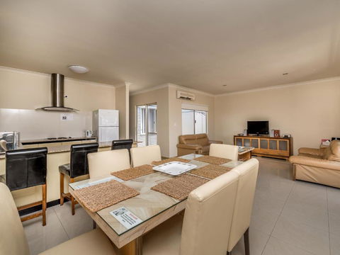 Seafront Unit 50 - Accommodation Georgetown 1