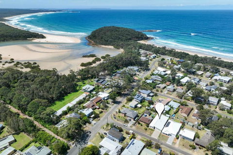 Seaglass Beach House - Accommodation Georgetown 0